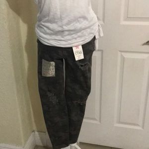 Juniors washed camo ripped jeans